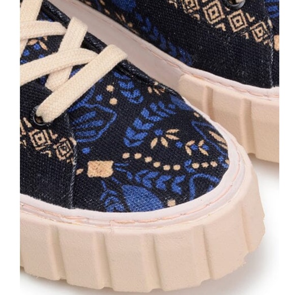 NWOT FARM RIO Mid Flat Form Sneaker Macaw Forest Black Blue - Picture 2 of 13